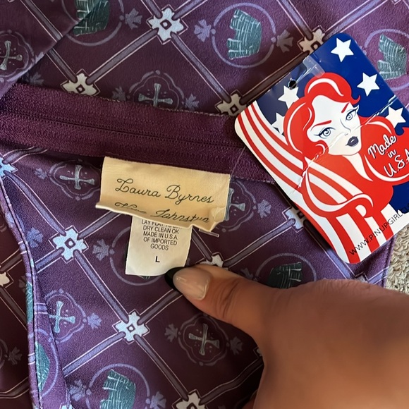 PUG Lucrezia Day in Crown print crepe dress - Picture 3 of 4